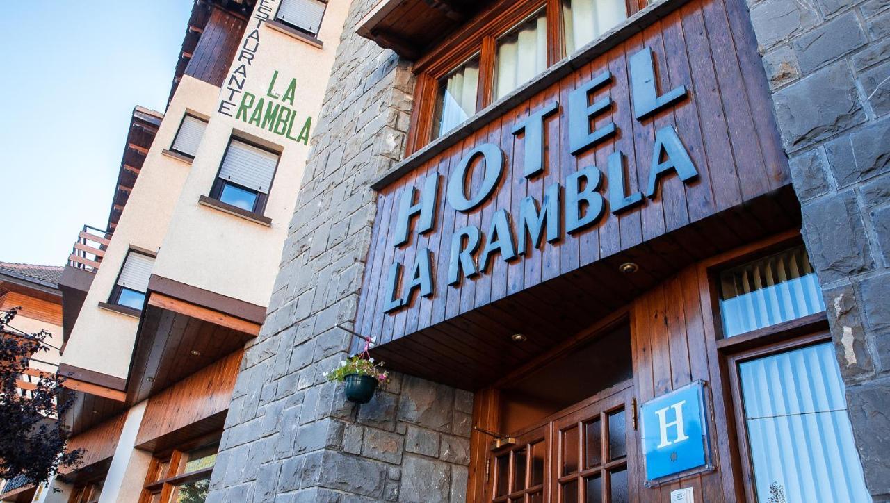 Hotel La Rambla ビエスカス エクステリア 写真